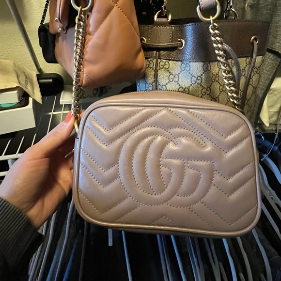 Crossbody- Gucci Marmont small camera bag - Picture 2 of 9